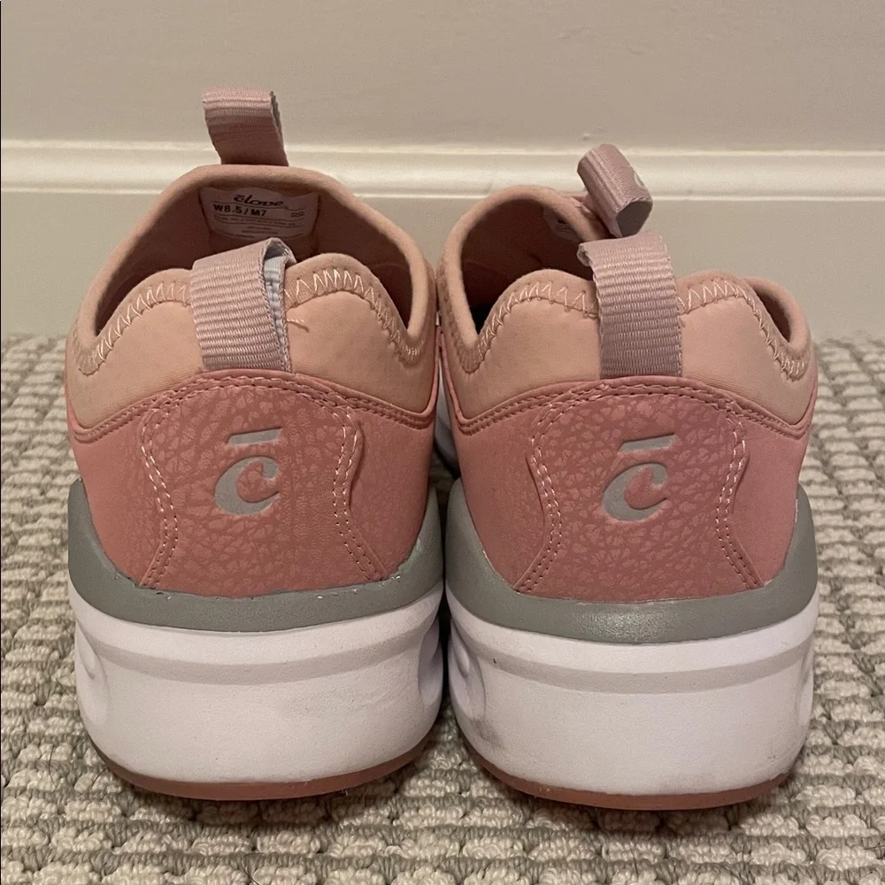 Women’s Athletic Slip-On Sneakers in Light Pink